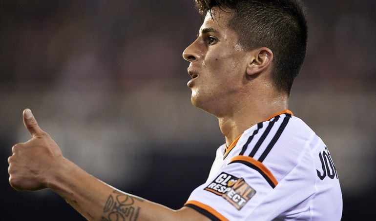 Joao Cancelo, con la camiseta del Valencia.