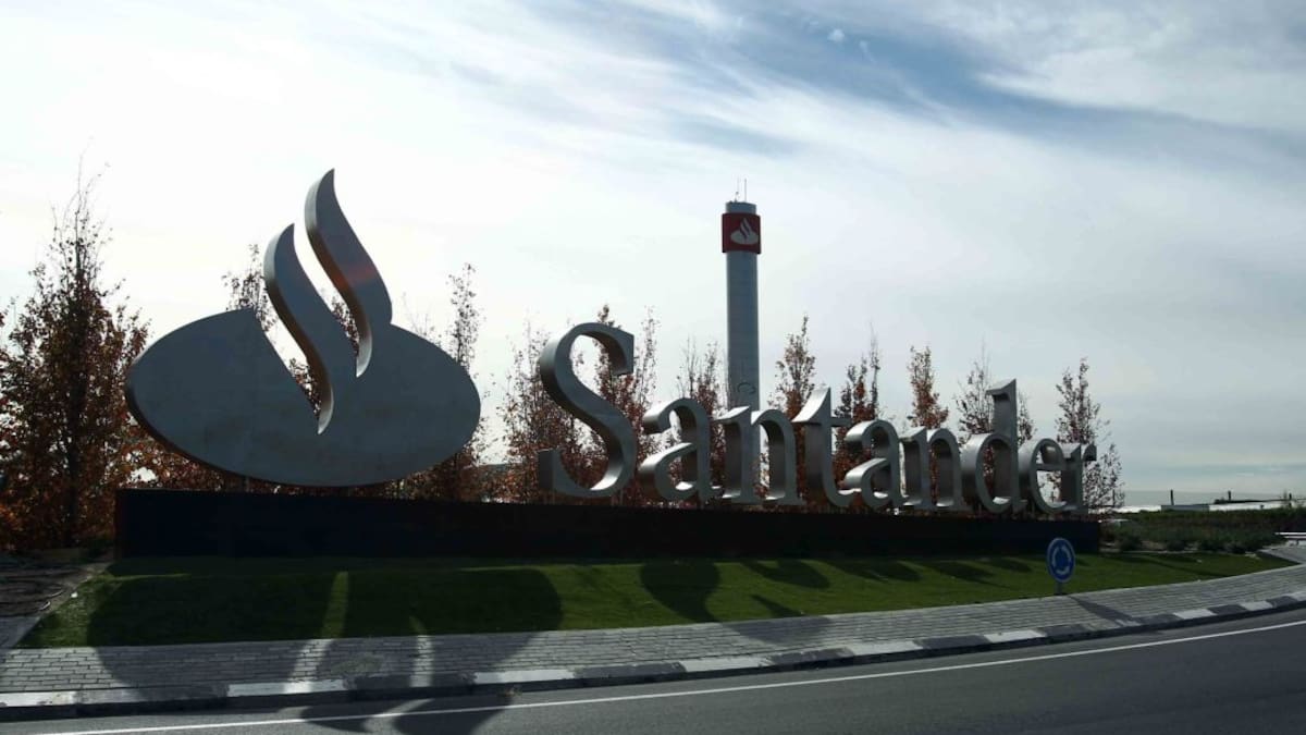 Acuerdo entre el Santander y sindicatos sobre el ERE que cerrará 135 sucursales en Galicia