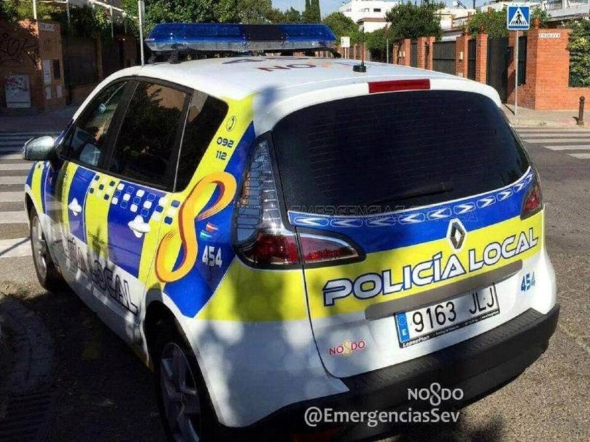 La policía busca a un taxista que se ha dado a la fuga tras provocar un accidente con un autobús de Tussam
