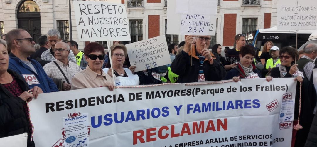 Los familiares de la Residencia de Los Frailes se han manifestado varias veces para reclamar la cancelación del contrato con Aralia