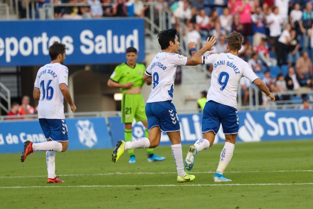 Borja Lasso celebra el tanto marcado ante el Almería