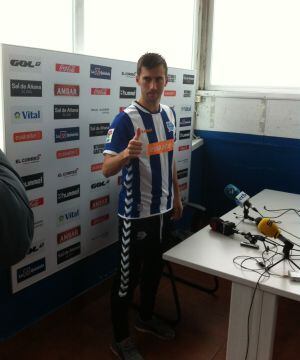 Manu Lanzarote con la camiseta del Alavés.
