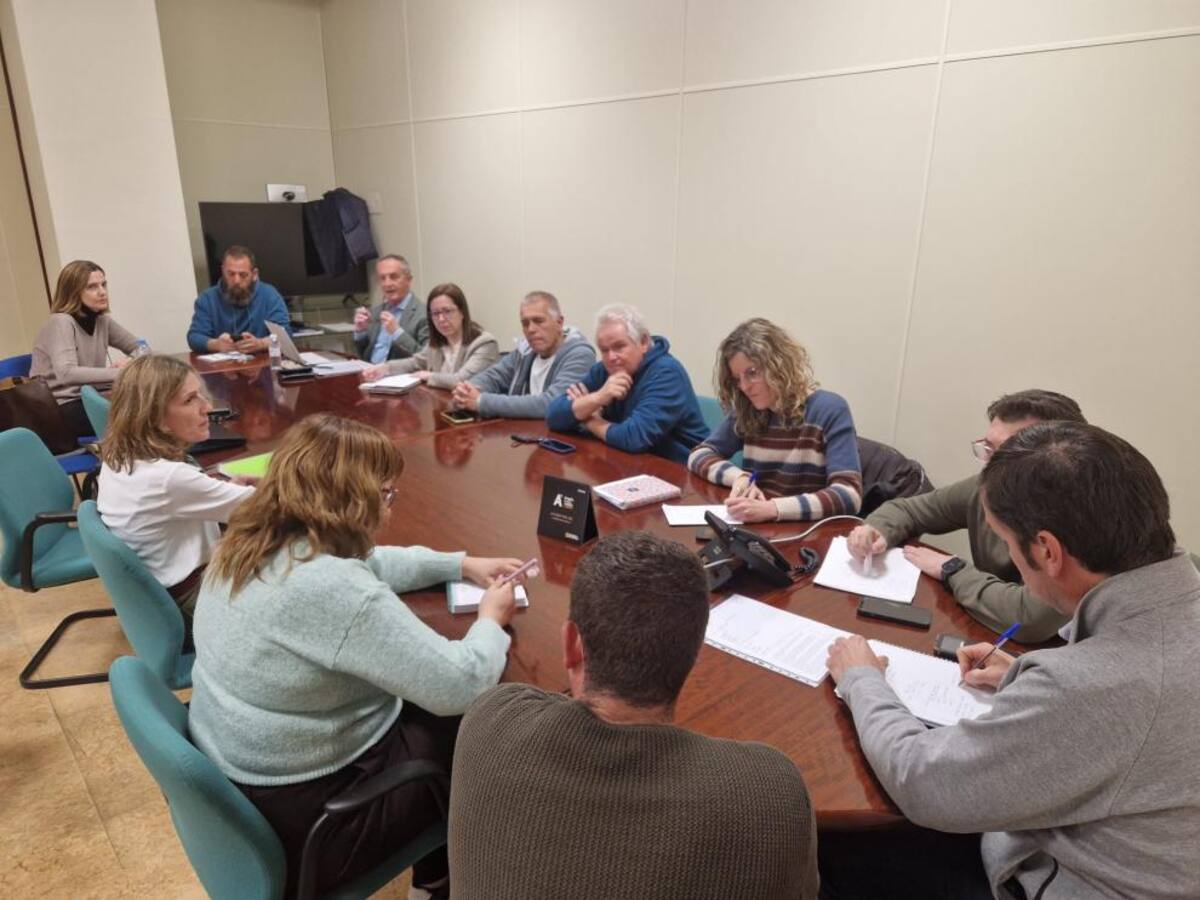 Agricultura y organizaciones agrarias analizan las medidas frente a la DNC