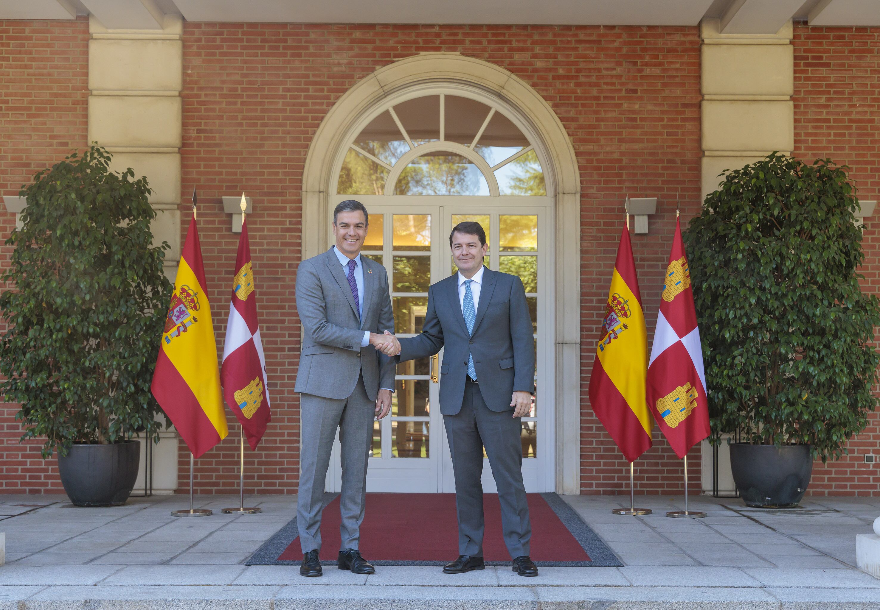 El presidente del Gobierno, Pedro Sánchez, se reúne con el presidente de la Junta, Alfonso Fernández Mañueco, en La Moncloa | Junta de Castilla y León