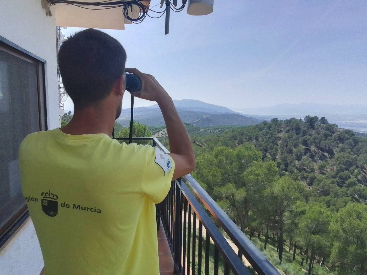 Uno de los Agentes Medioambientales en uno de los 20 puntos de vigilancia