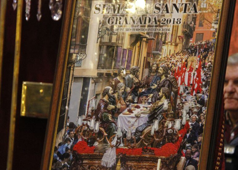 Cartel oficial de la Semana Santa durante la presentación este domingo en el Salón de Plenos del Ayuntamiento