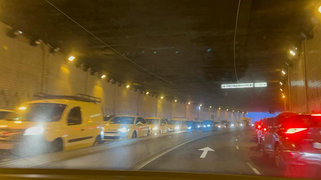 Atasco en el túnel de Beiramar, en Vigo