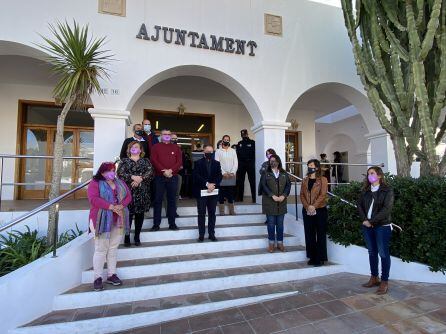 Minuto de silencio en el Ayuntamiento de Sant Josep