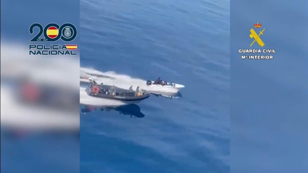 Detienen en Ibiza a dos patrones de pateras que pusieron en riesgo la vida de 19 migrantes