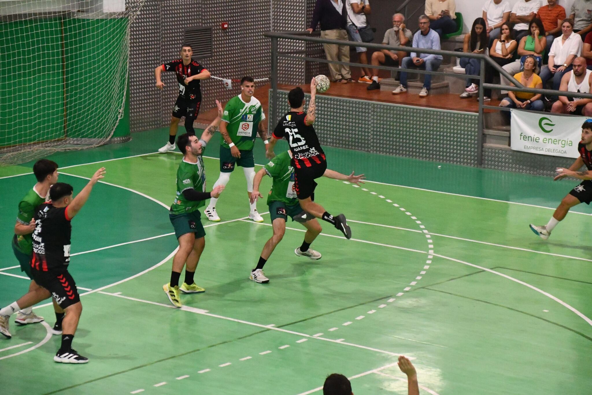 Lanzamiento del Balonmano Lanzarote Ciudad de Arrecife.