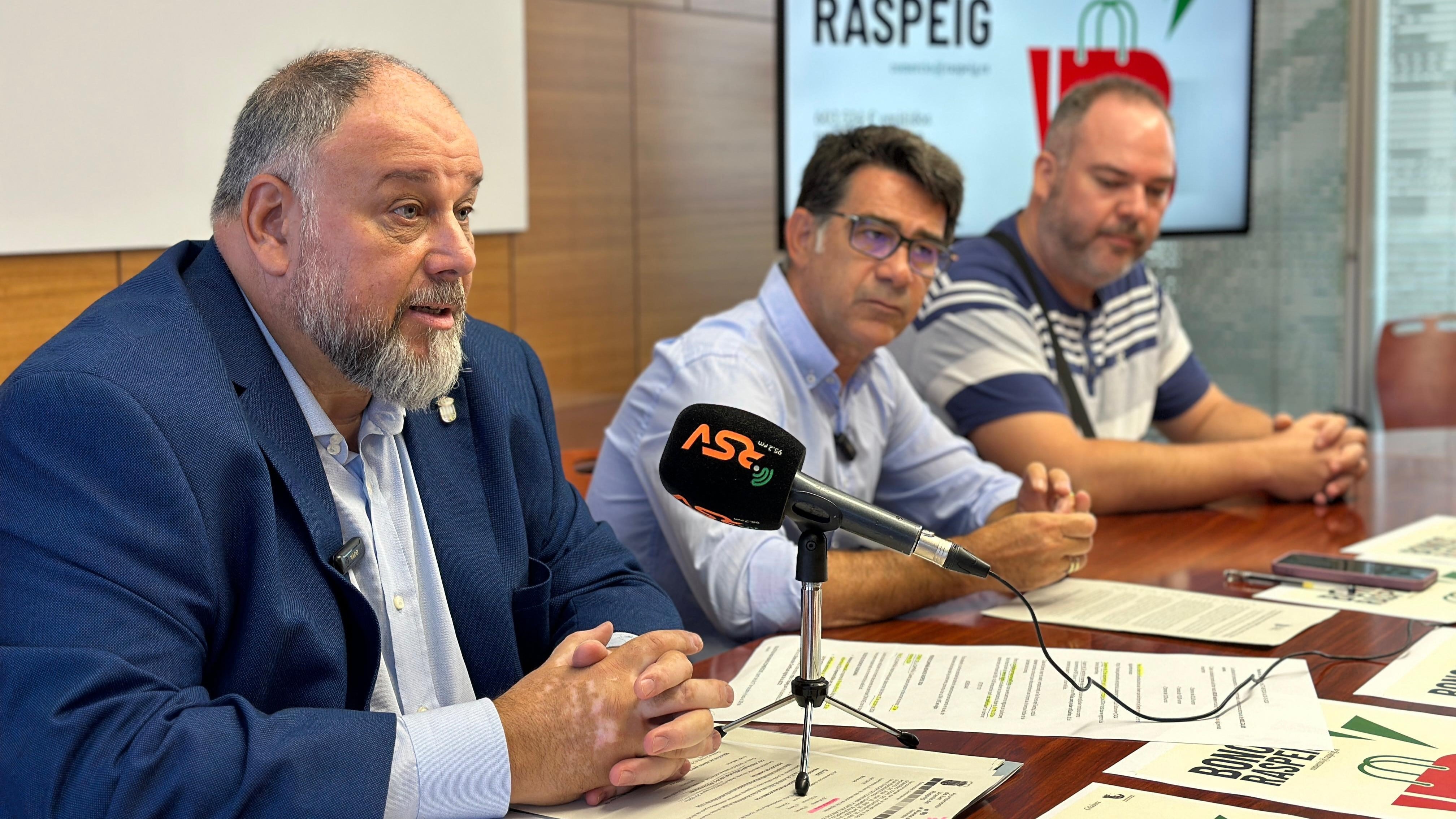 Pachi Pascual, alcalde de San Vicente del Raspeig, y representantes institucionales anuncian que el municipio pondrá en marcha, a partir del 27 de septiembre, su segunda convocatoria de los Bonos Raspeig