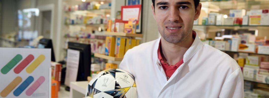 Toni Dovale, futbolista y farmacéutico durante la crisis del Covid19