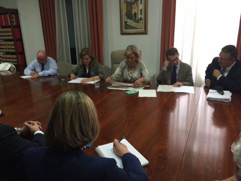 La delegada del Gobierno y la Subdelegada de Cáceres reunidas con los alcaldes del Jerte