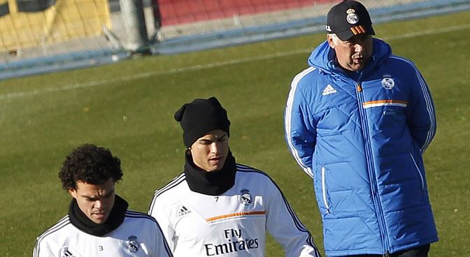 Pepe, Cristiano y Ancelotti durante un entrenamiento del Real Madrid