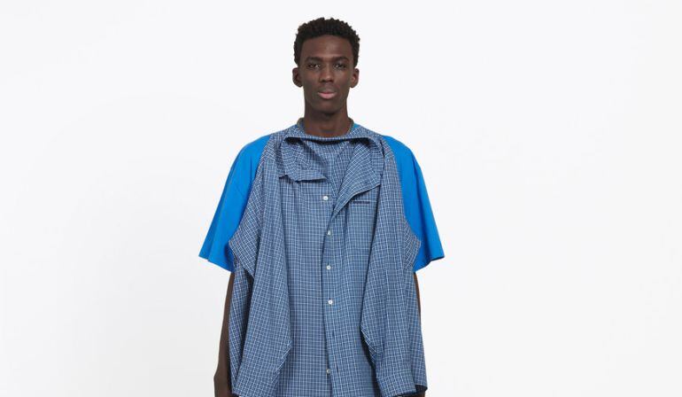 La camiseta camisa de Balenciaga.