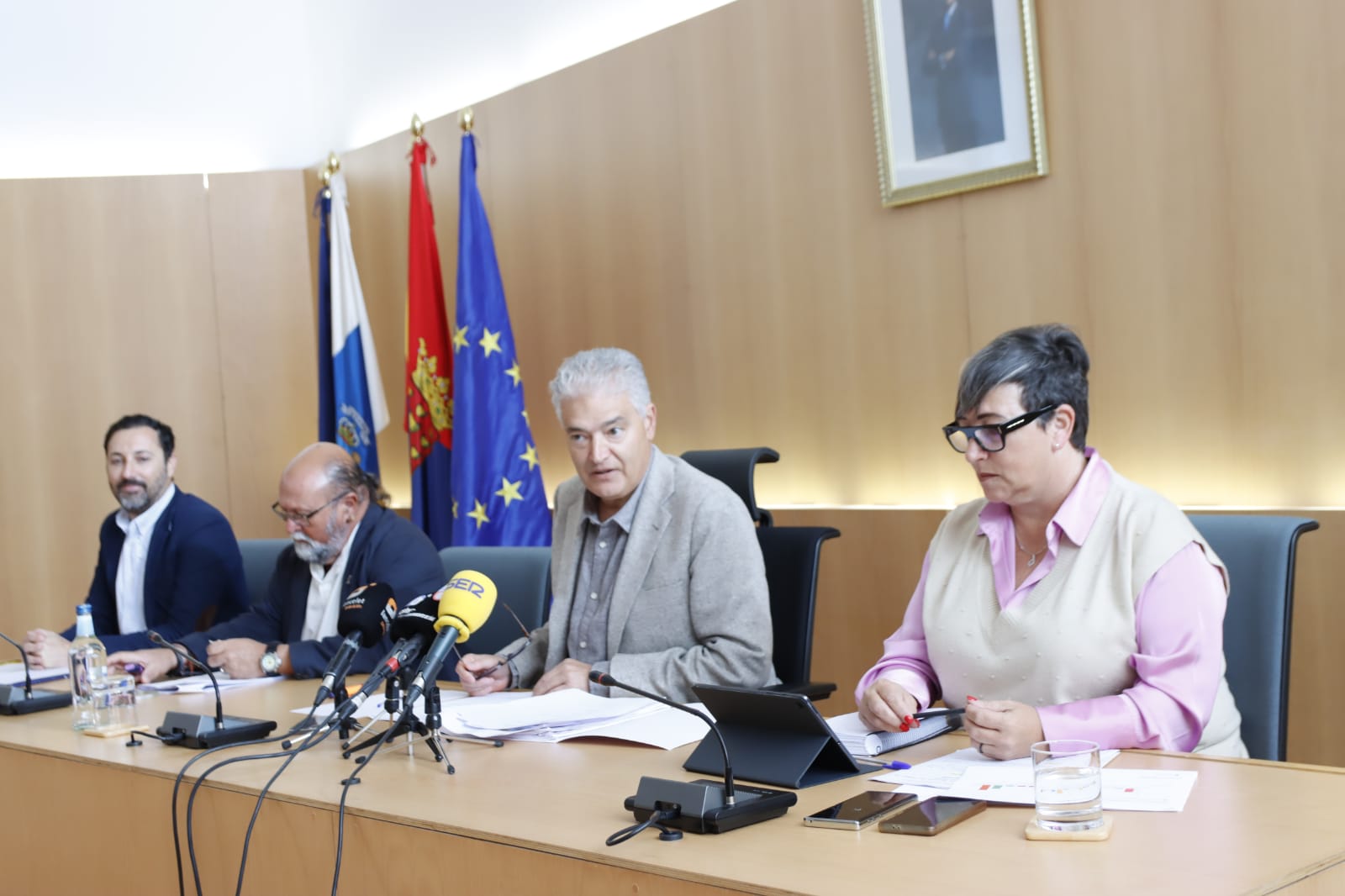 José Juan Cruz, alcalde de Tías, acompañado por los concejales Tomás Silvera, Nicolás Saavedra y Kalinda Pérez.