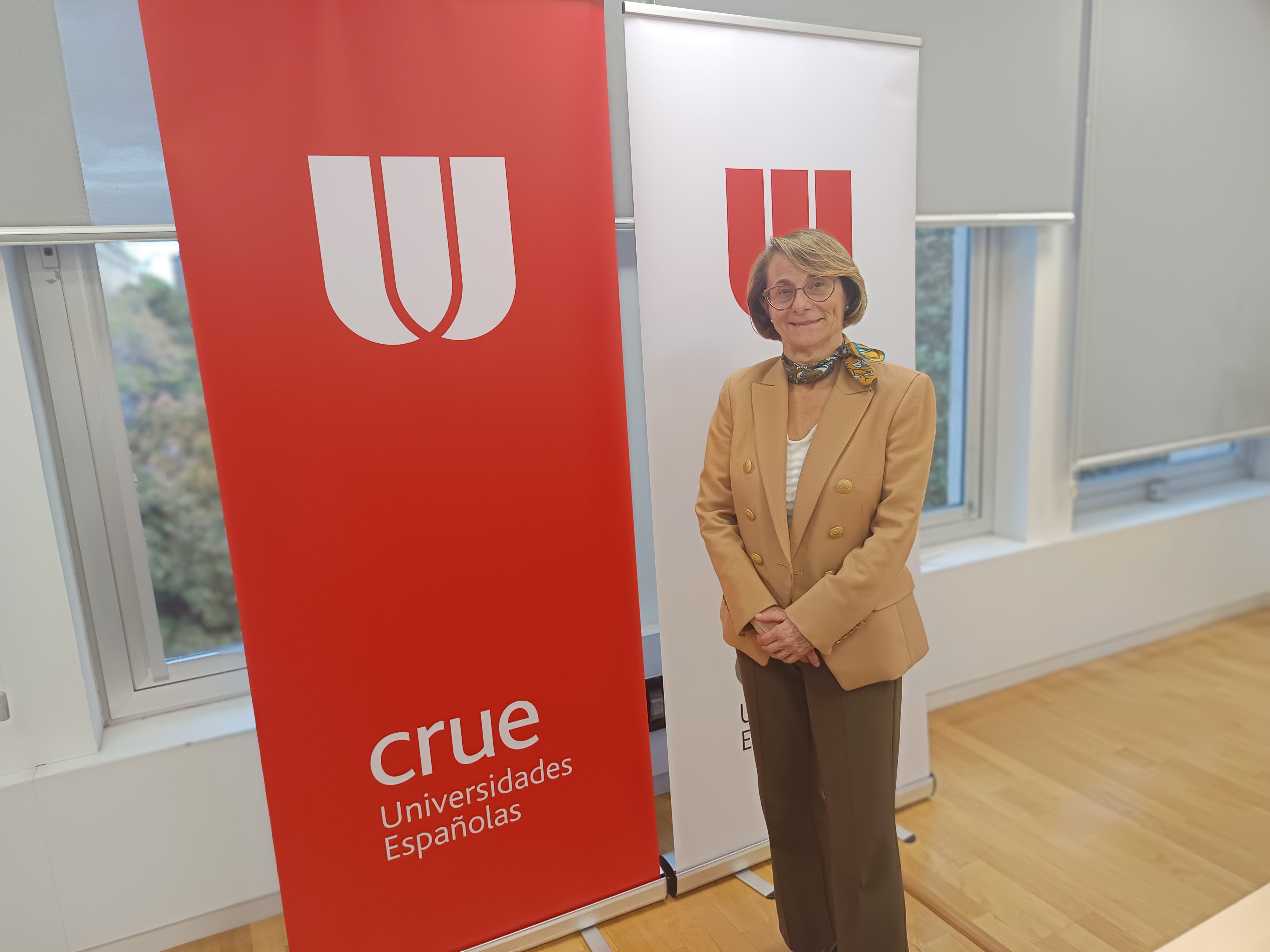Eva Alcón, presidenta de la CRUE, en la sede de la Conferencia de Rectores en Madrid