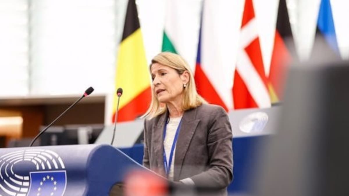 VISITA DE ELENA NEVADO AL IES EMERITA AUGUSTA