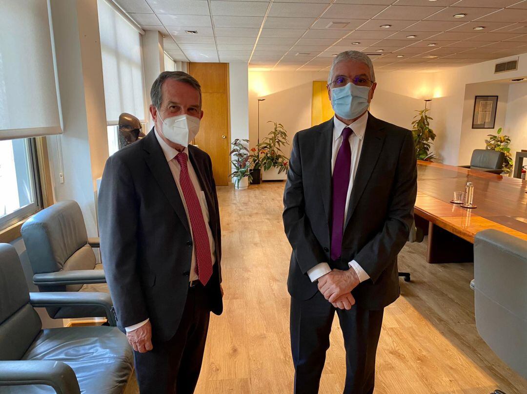 El alcalde de Vigo, Abel Caballero con el presidente de RENFE, Isaías Táboas Suárez.