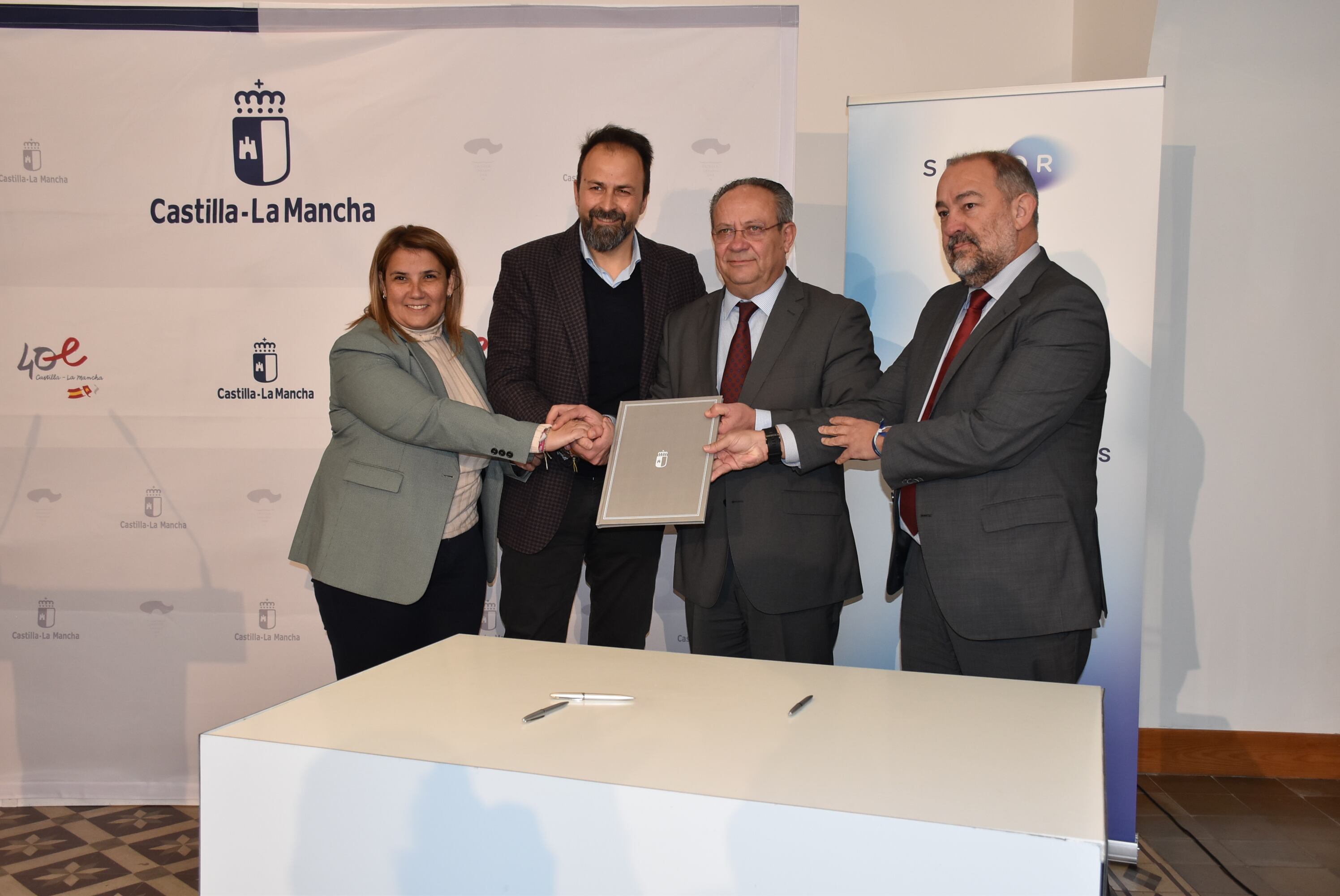 Firma del acuerdo en el Centro de Innovación Digital