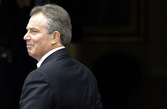 ADIÓS. Blair deja el 10 de Downing Street, horas antes de convertirse en enviado del Cuarteto para Oriente Próximo.