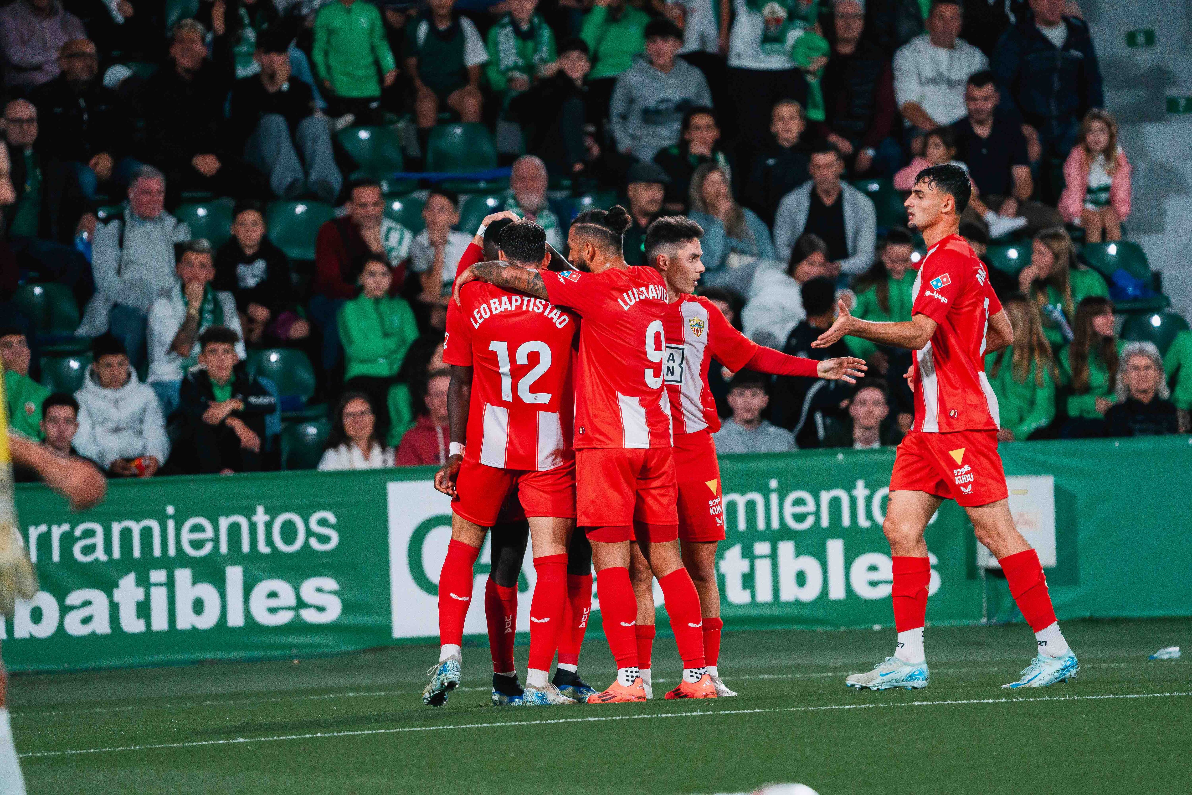 La celebración del gol de Dion Lopy que daba un nuevo aire al equipo cuando se acercaba el tiempo de descanso.