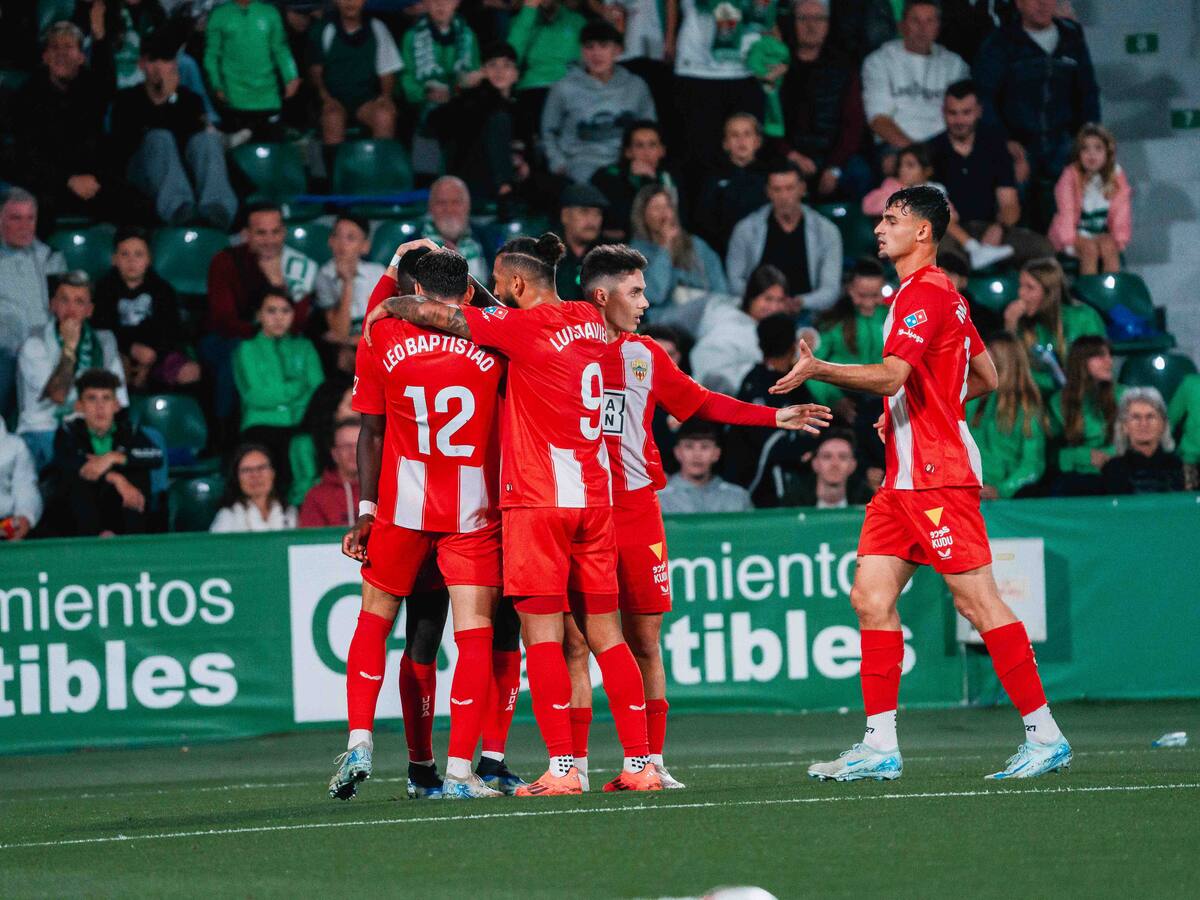 Elche 1-2 Almería: Cuidado, que viene el lobo