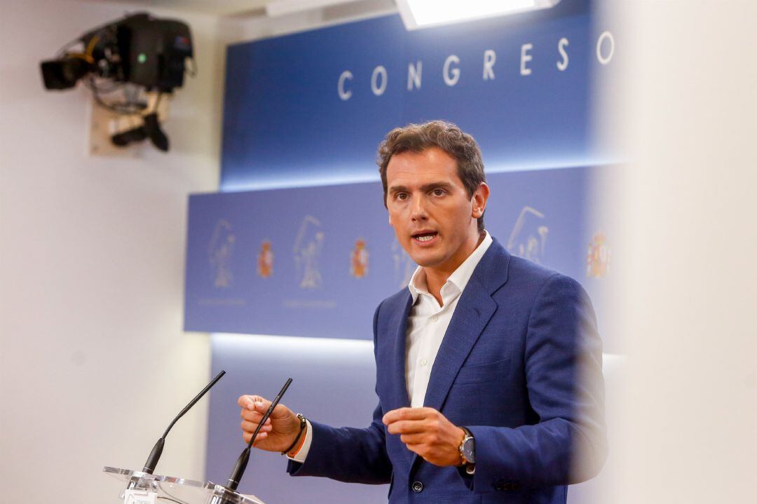 El líder de Ciudadanos, Albert Rivera, durante una rueda de prensa en el Congreso