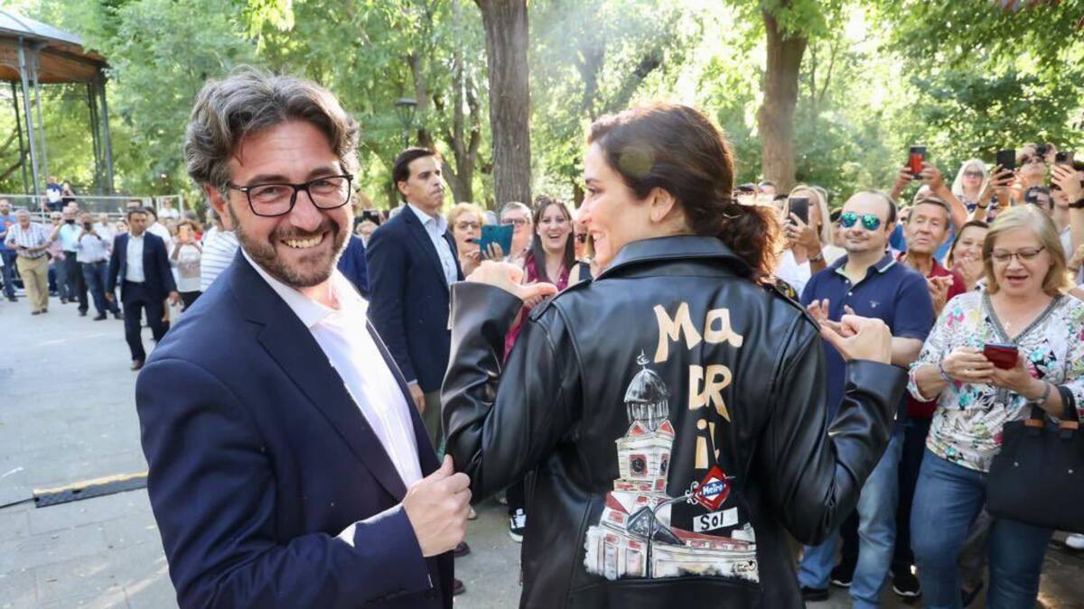 Isabel Díaz Ayuso y los candidatos del PP en Pinto y Valdemoro, Salomón Aguado y David Conde, intervienen en un acto de precampaña