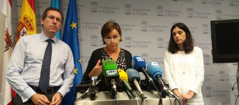 Carmen Moriyón, Fernando Couto y Ana Braña presentan los presupuestos de 2017
