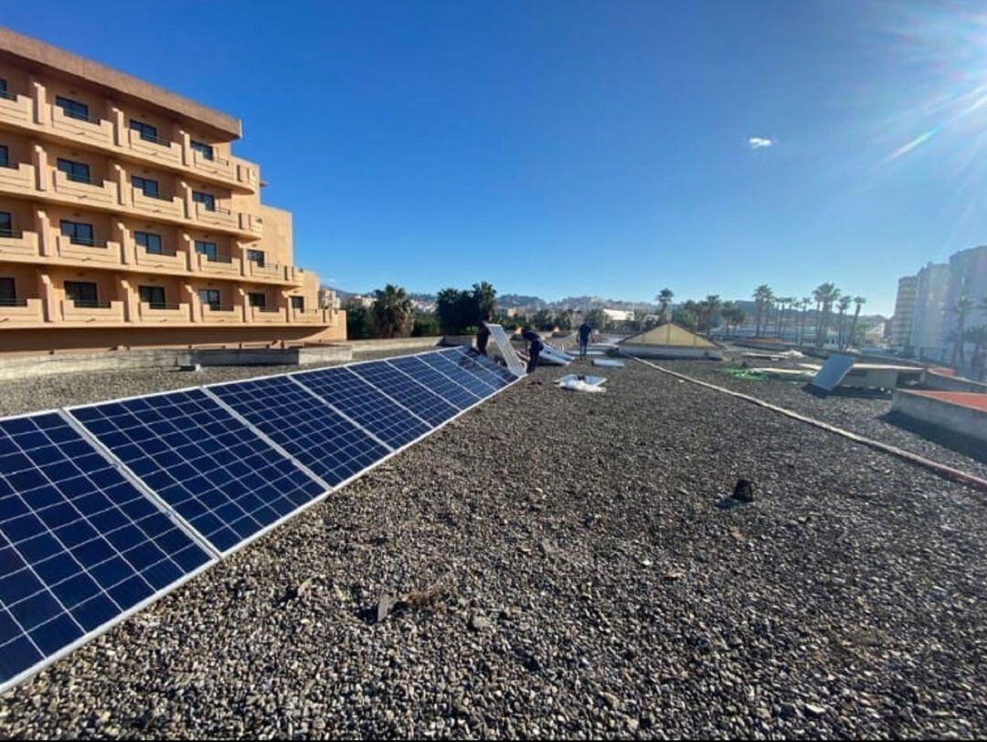 Imagen de las placas solares instaladas en el colegio La Noria de Almuñécar