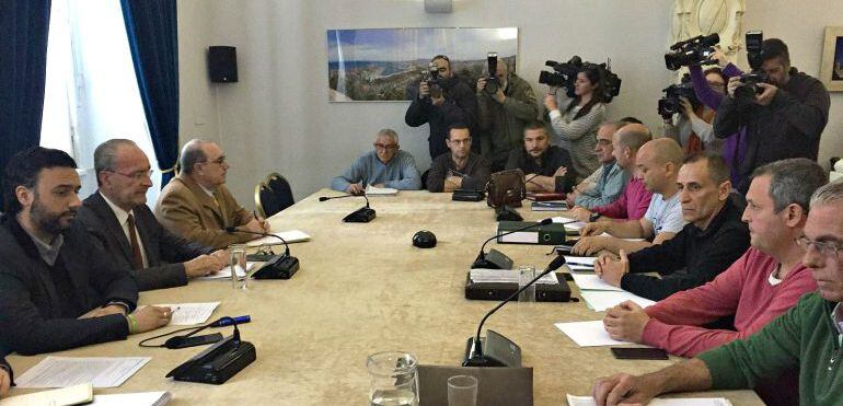 Reunión entre el equipo de gobierno de Francisco de la Torre y los trabajadores de Limasa el pasado 11 de marzo para intentar desactivar la huelga de basuras