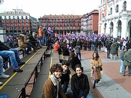 Mónica, Roberto y Alberto en la Plaza Mayor de Valladolid