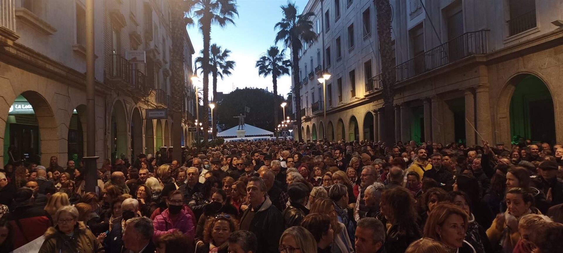 23/02/2023 Imagen de parte de la concentración de este jueves..

Un total de 4.000 personas, según datos de la Policía Nacional, ha acudido este jueves a la concentración convocada a las 19,30 horas por la asociación Onubenses Unidos por una Sanidad Pública de Calidad (Onusap) para reivindicar una Unidad de Ictus &quot;completa&quot; y una sanidad pública &quot;digna&quot; para la provincia de Huelva.

POLITICA ANDALUCÍA ESPAÑA EUROPA HUELVA SOCIEDAD
