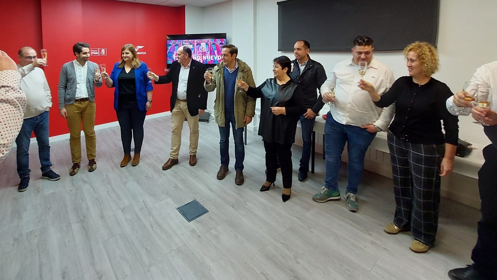 Brindis en la sede del Partido Socialista en Segovia