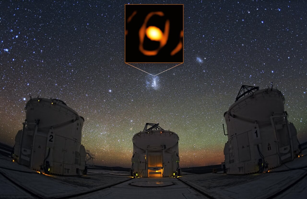La estrella gigante WOH G64, dentro de la Gran Nube de Magallanes, con algunos de los Telescopios Auxiliares del VLTI en primer plano. Crédito: ESO/K. Ohnaka et al./Y. Beletsky (LCO)