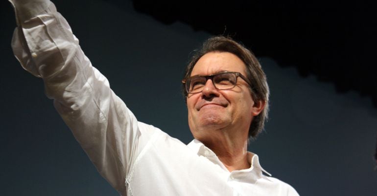 Mas convida l'ANC i Òmnium a agrupar forces en una llista sobiranista unitària i s'ofereix a no encapçalar-la