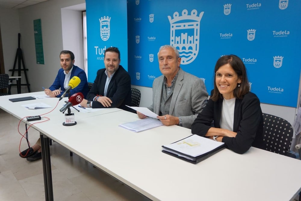 Zeus Pérez, Alejandro Toquero, Carlos Artuondo y Ana Campillo tras la reunión celebrada en el Ayuntamiento de Tudela