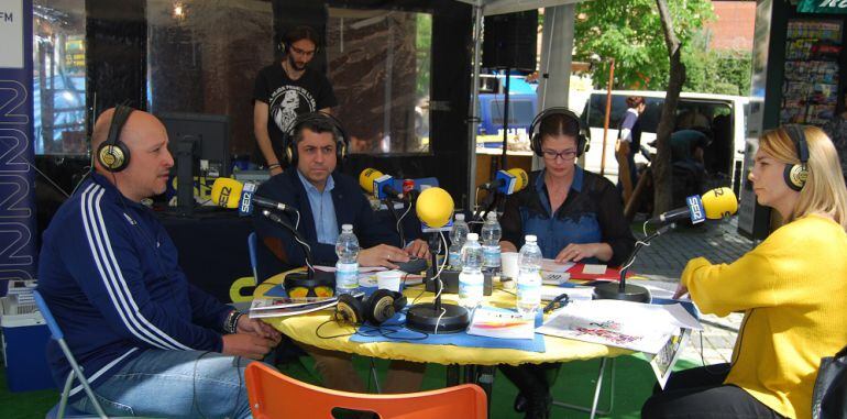 David Zamorano, Presidente de la Federación de Peñas; Roberto Sánchez, concejal de Seguridad; Noelia Posse, alcaldesa de Móstoles; y Ana Iriarte, Directora Hoy por Hoy Madrid Oeste