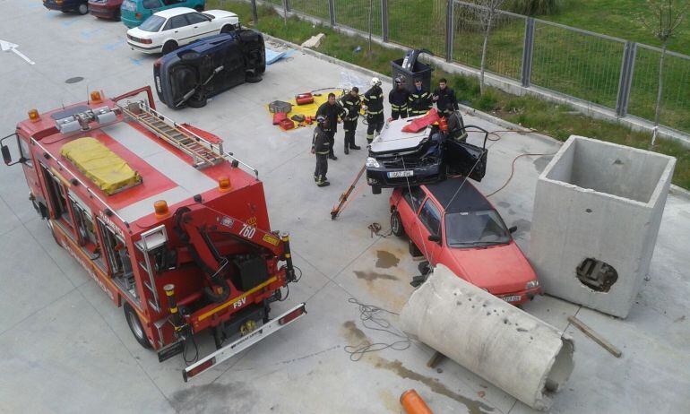 Pruebas de rescate en un vehículo