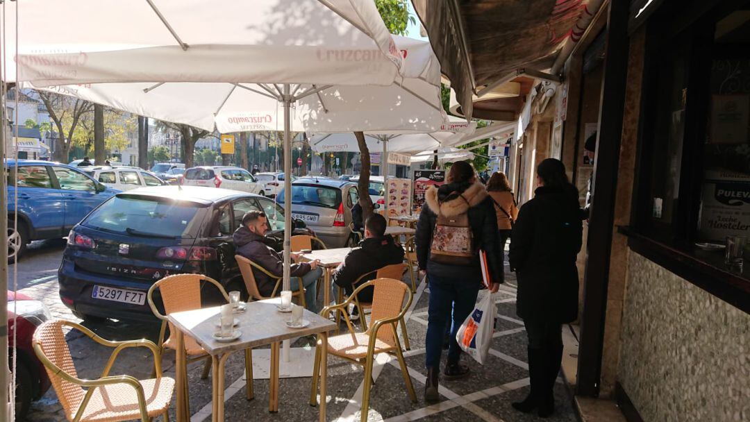 Una terraza en la Alameda Cristina