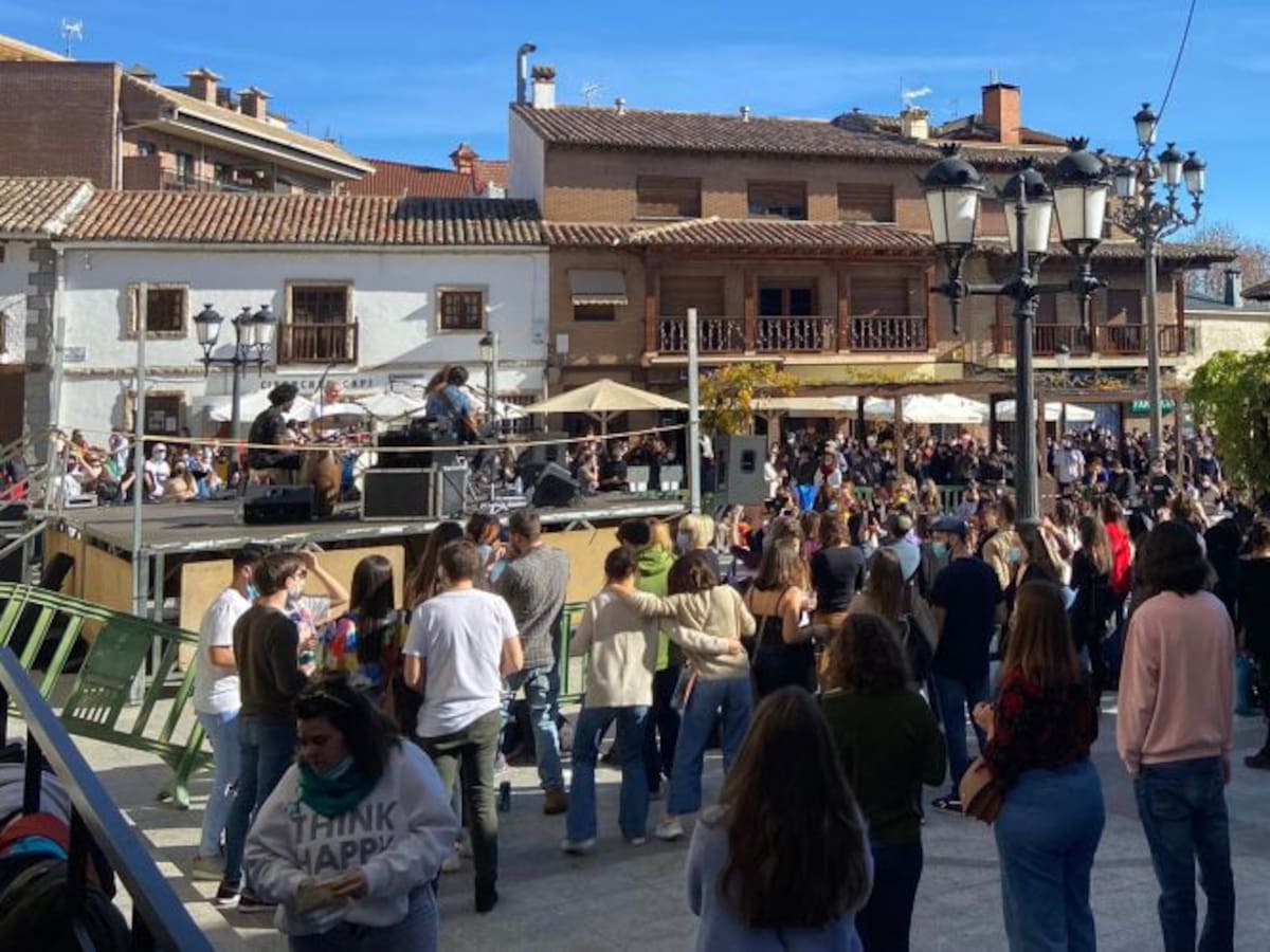 Manzanares anula todos los eventos en la vía pública los fines de semana tras aglomeraciones en la plaza