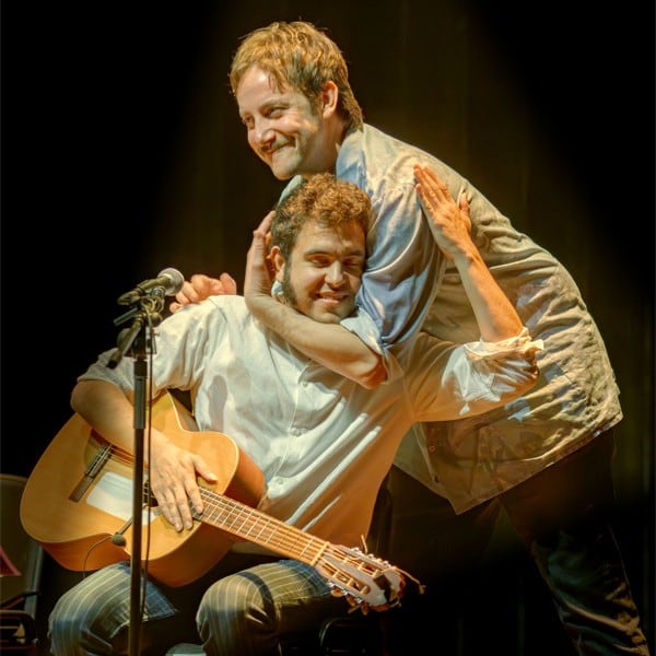 Pepe Lorente y Javier Macipe cantan a la Estrella Azul