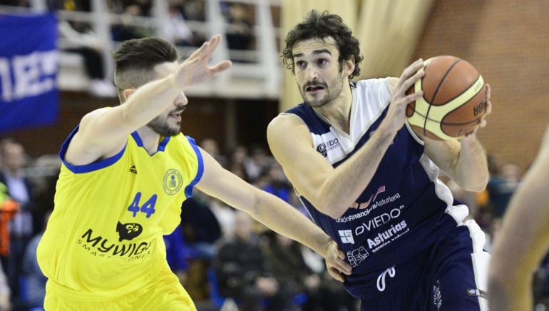 Álvaro Muñoz en su etapa en Oviedo