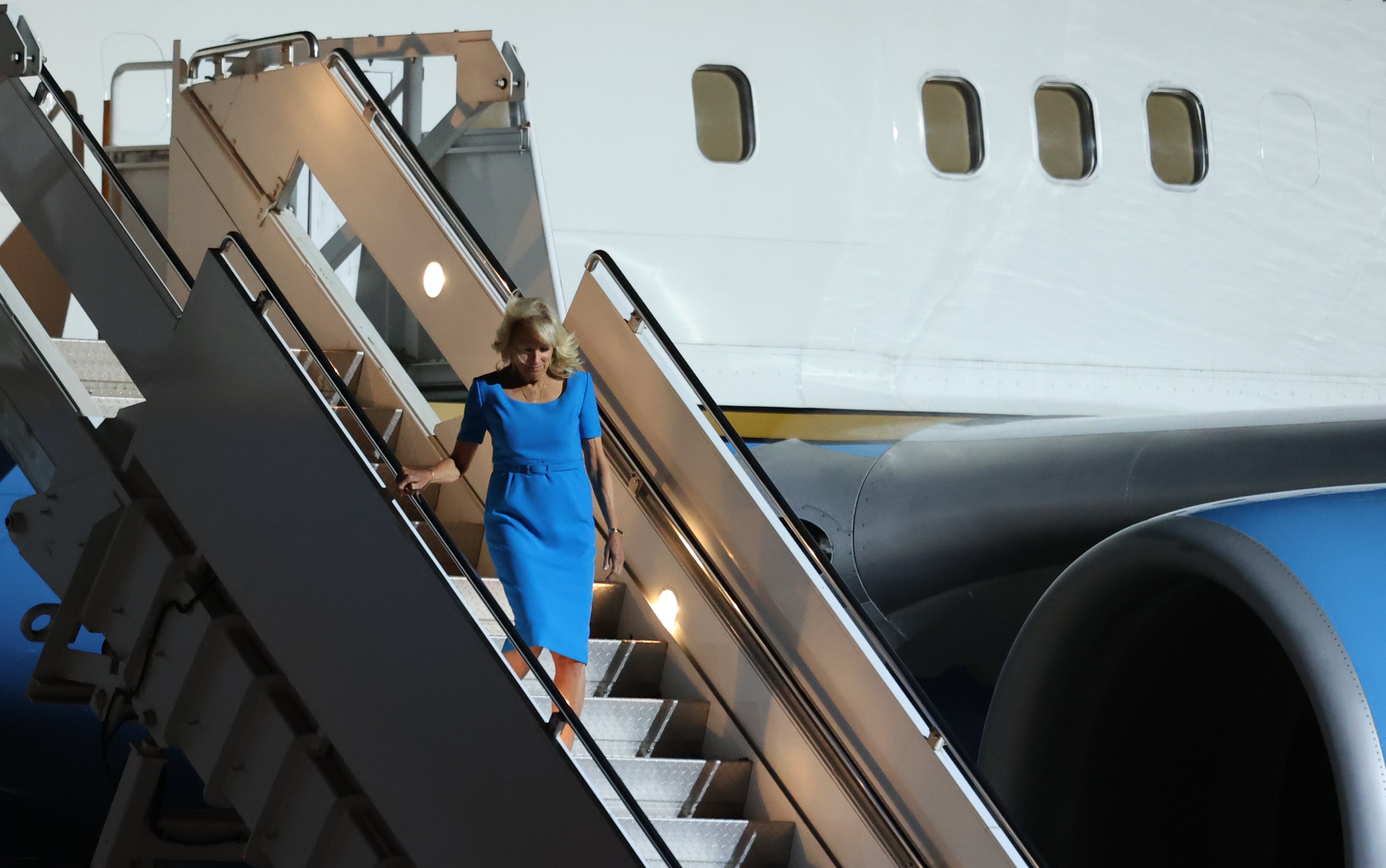 La primera dama estadounidense, Jill Biden, llega a la base de Torrejón de Ardoz, Madrid.