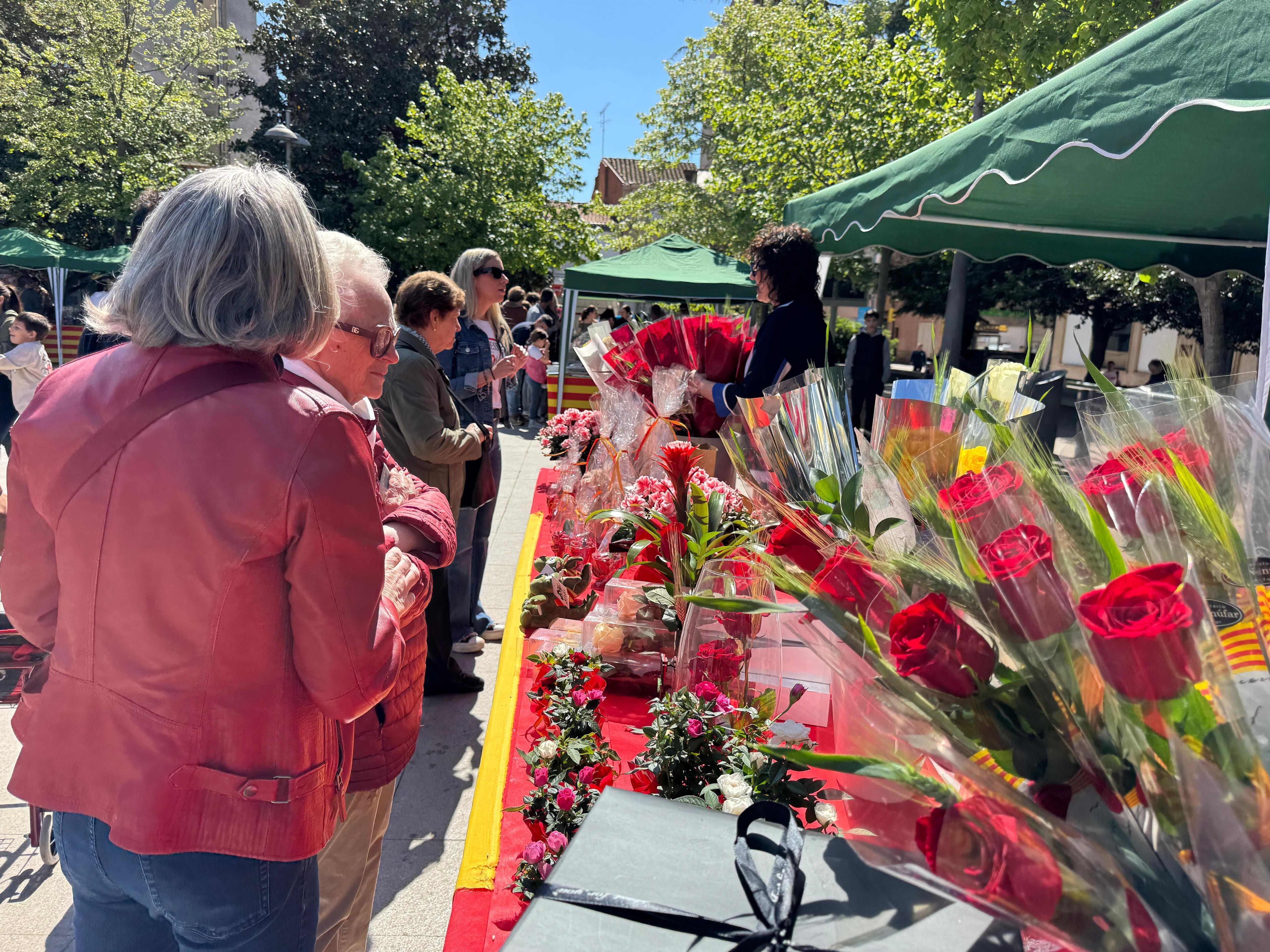 Puesto de venta de rosas. Foto: Ayto. de Binéfar