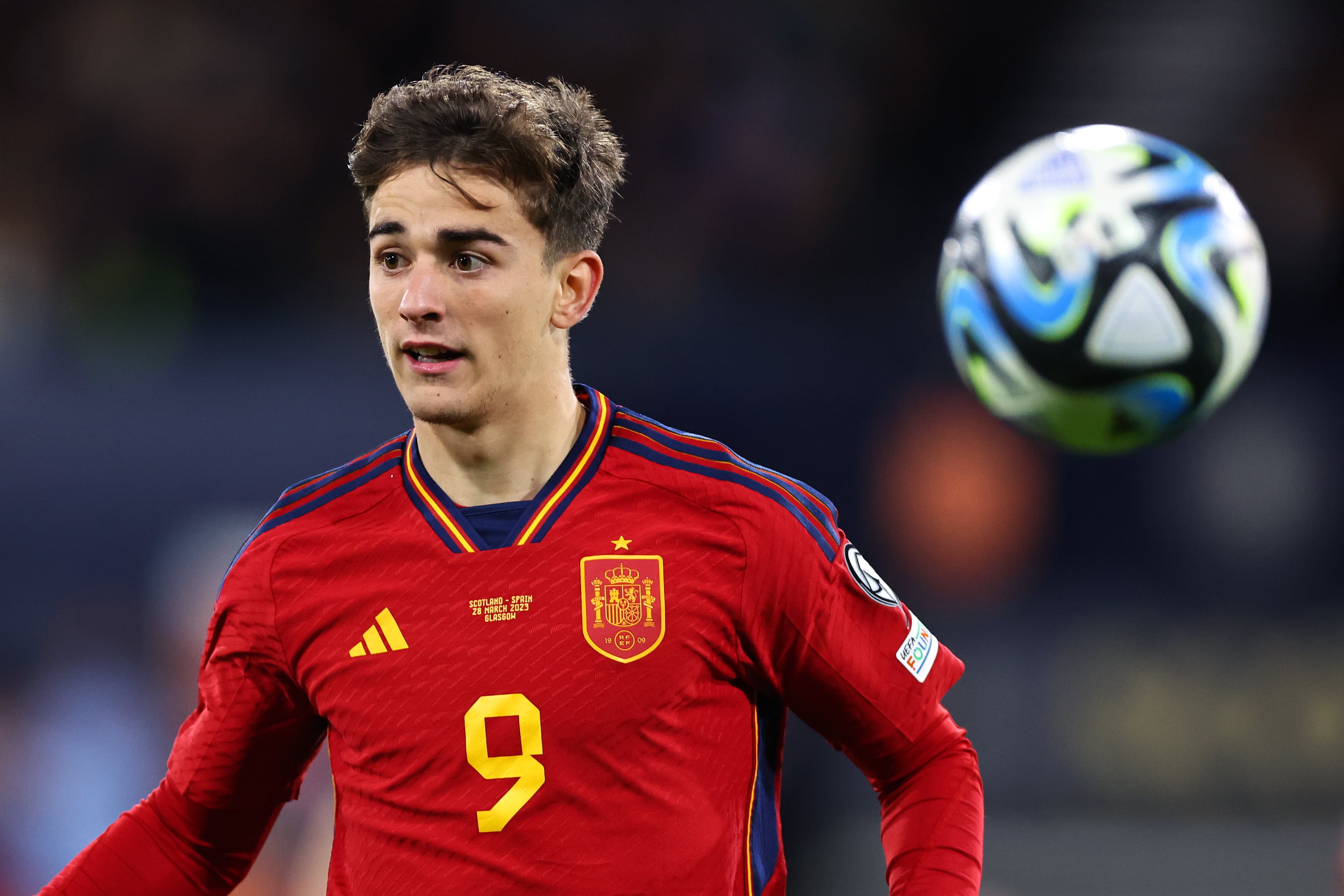 Gavi, con la selección española de fútbol. (Photo by Robbie Jay Barratt - AMA/Getty Images)