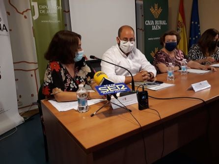 Momento de la intervención de María Luisa Grande, directora del centro Asociado de la UNED en Jaén