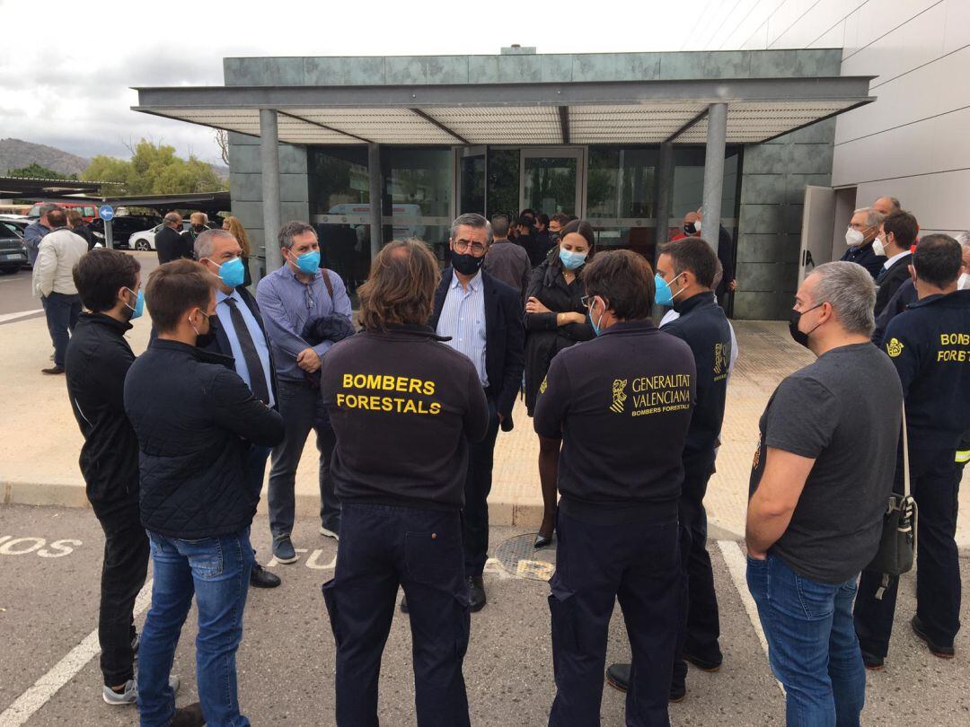 El presidente de la SGISE, Jose María Ángel, asistió al tanatorio para despedir al bombero fallecido en servicio 