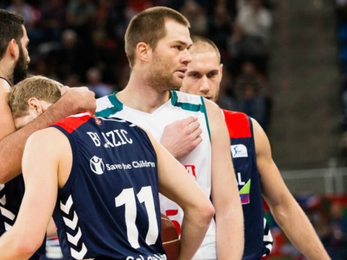 Baskonia gana a Sevilla en un choque muy flojo